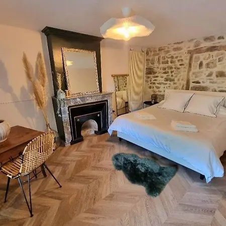 Dependance Du Chateau Avec Jacuzzi Prive 펜션 *
