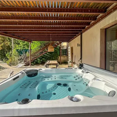 Dependance Du Chateau Avec Jacuzzi Prive * Yzeron