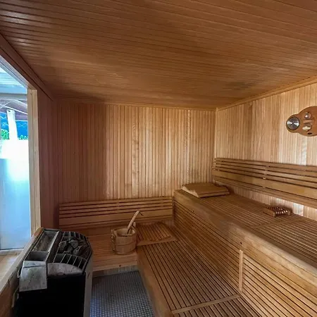 Dependance Du Chateau Avec Jacuzzi Prive * Yzeron